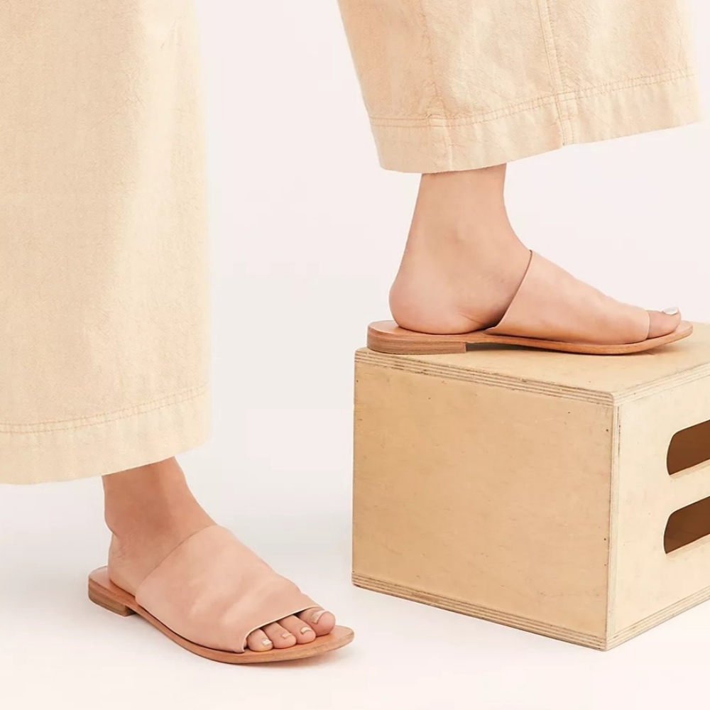 NWTs Free People Vicente Slide Sandal in Natural; Size 40 (10 US)